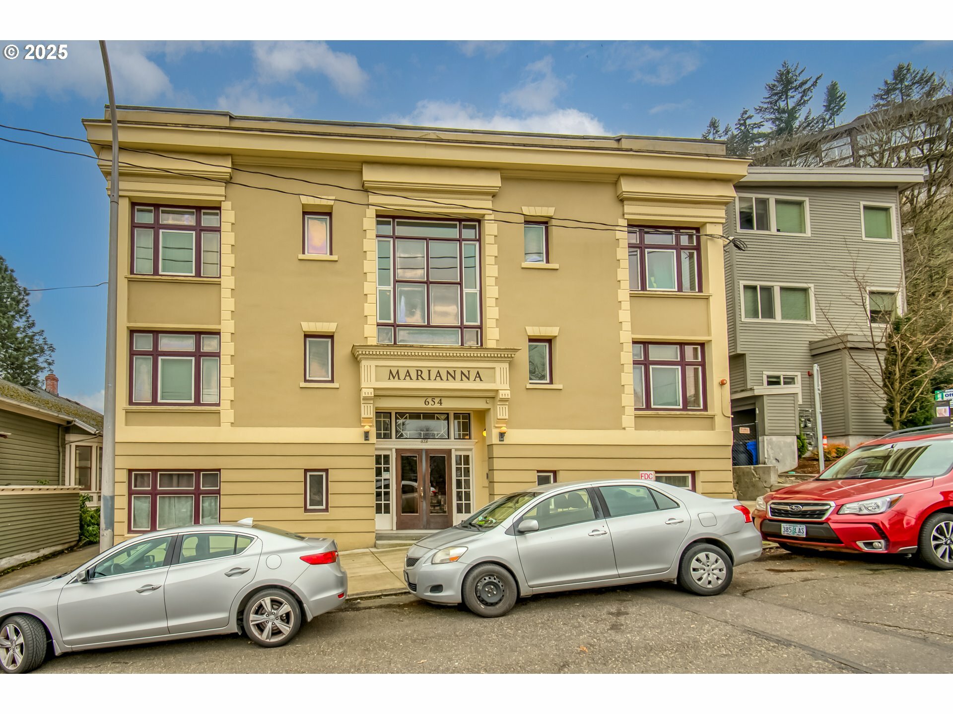 654 SW Grant St 304  Portland OR 97201 photo