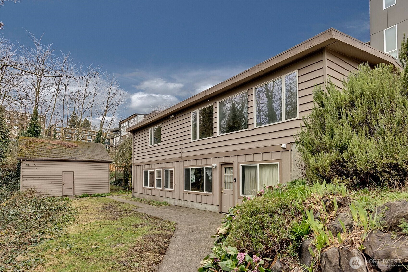 Property Photo: 1813 Taylor Avenue N WA 98109