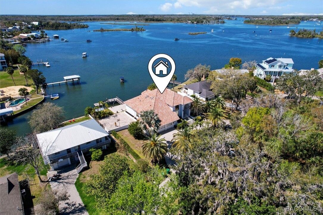 Property Photo: 1128 N Circle Drive FL 34429