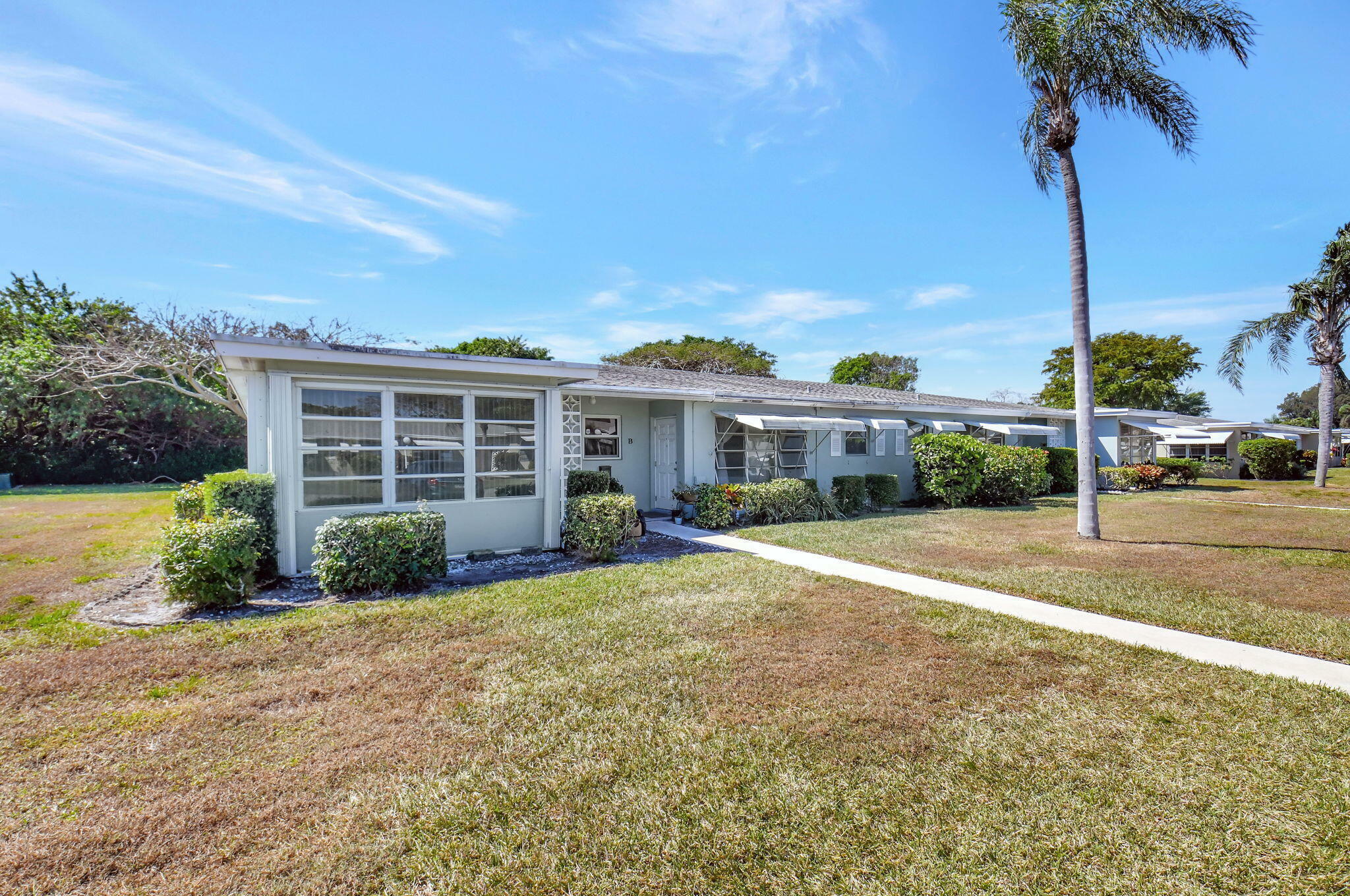 Property Photo:  170 High Point Terrace E Apt B  FL 33445 