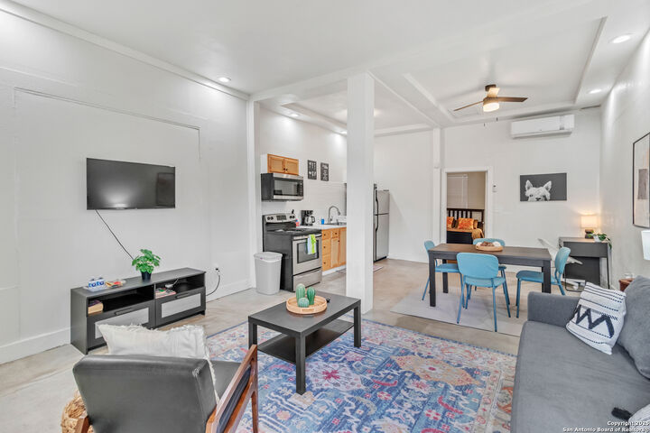 1407 Leal St  San Antonio TX 78207 photo