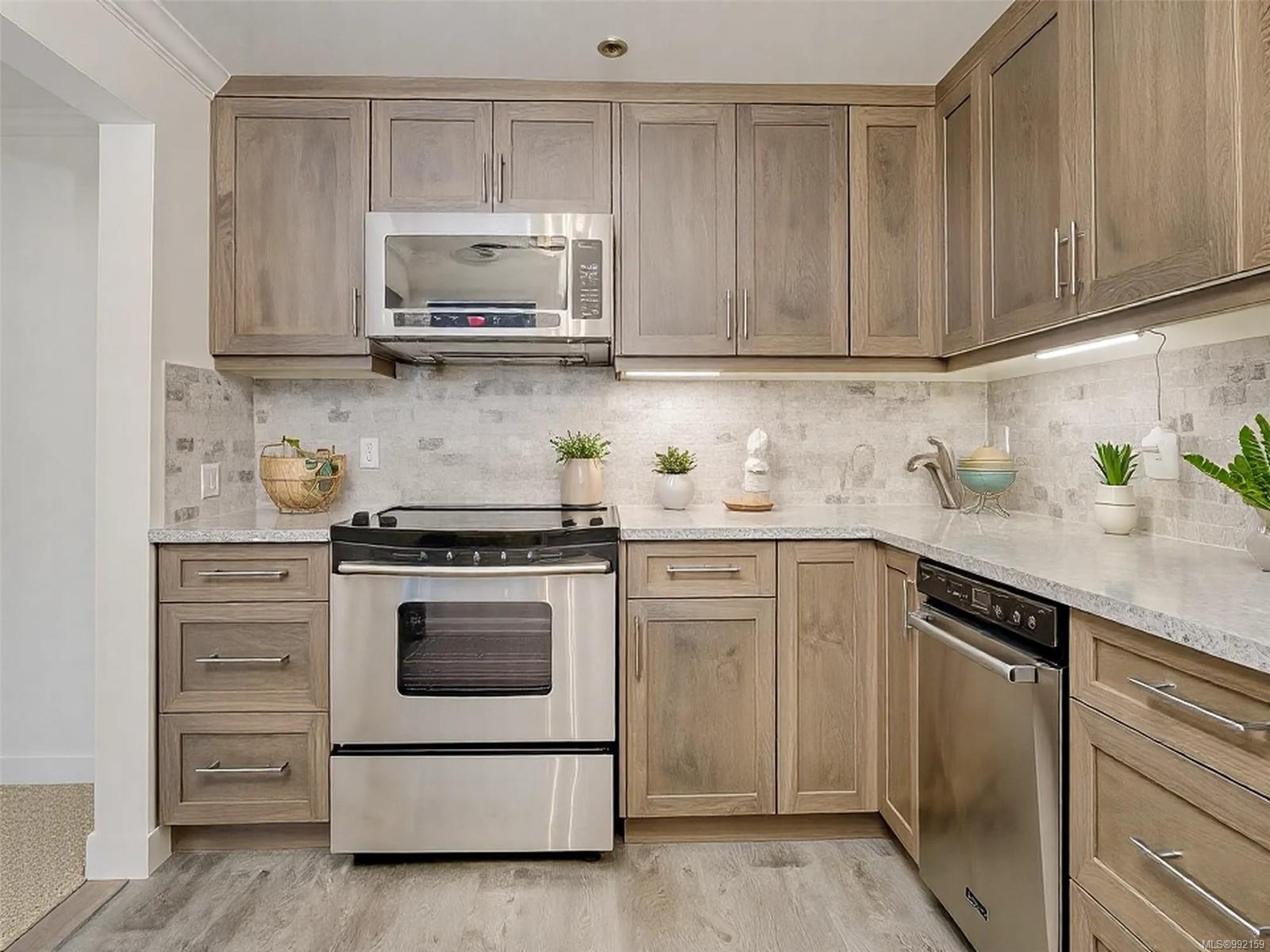 Photo de la propriété: 1560 Hillside Ave 212 BC V8T 1Y4