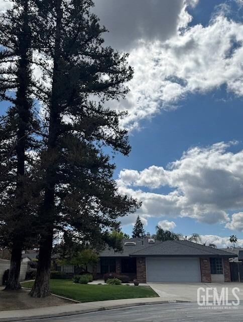 Property Photo:  9501 Nightsong Court  CA 93311 