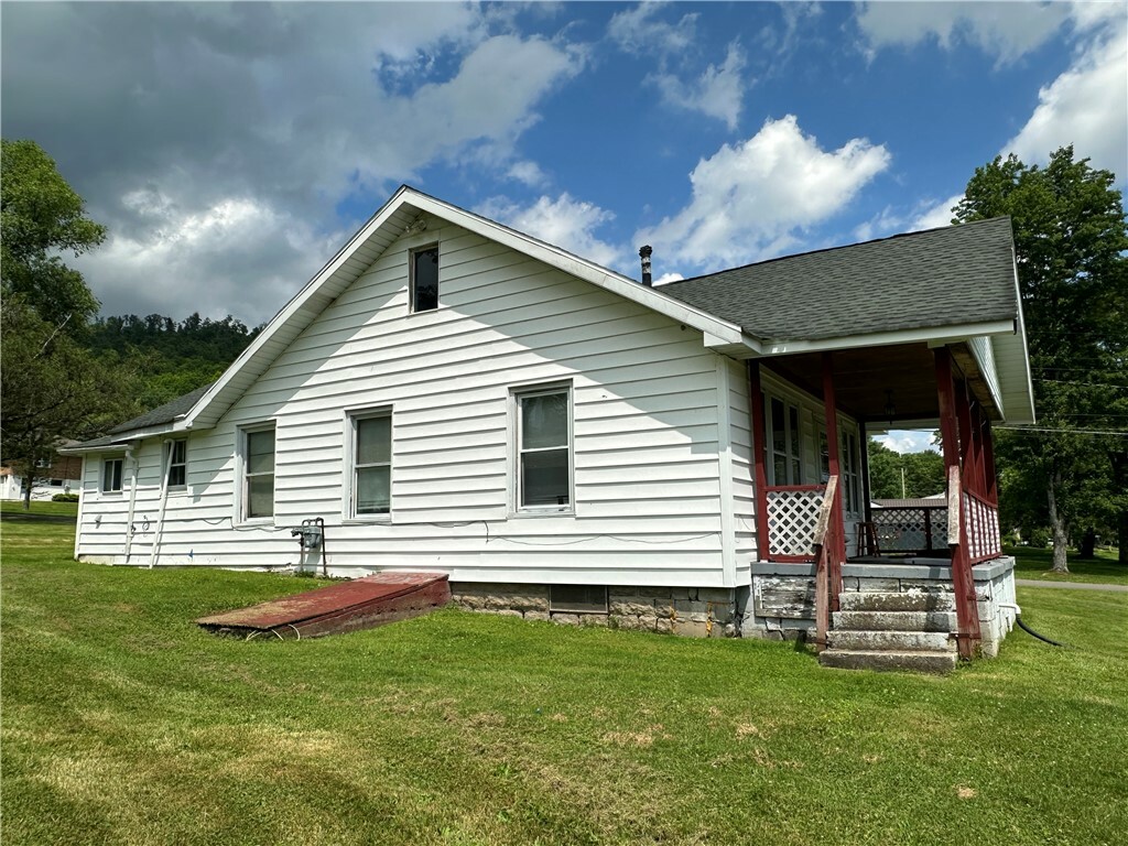 Property Photo: 7 Hedgehog Lane PA 16701