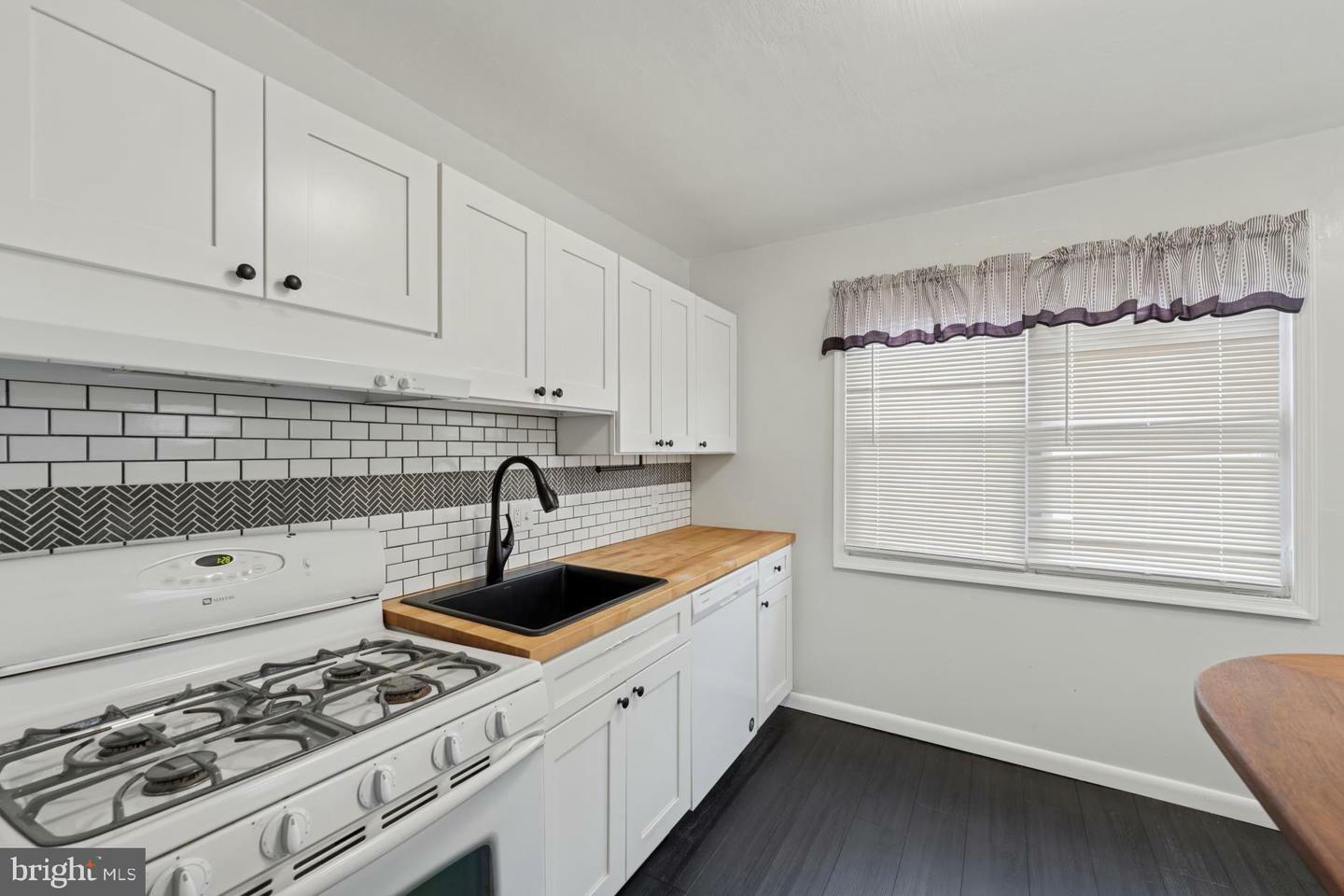 Property Photo: 719 Pennsylvania Avenue PA 19086