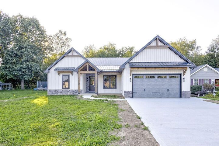Property Photo: 2599 Apple Valley Drive OH 43028