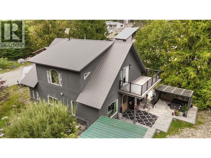 8872 Slocan West Road — photo 1