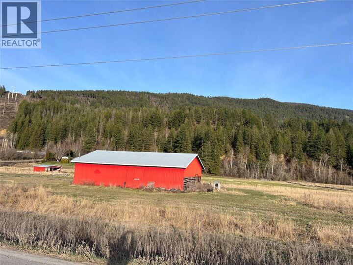 2802 Lower Wynndel Road — photo 1