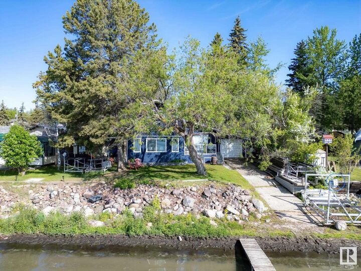 Property Photo: 809 8 Street AB T0E 1A0