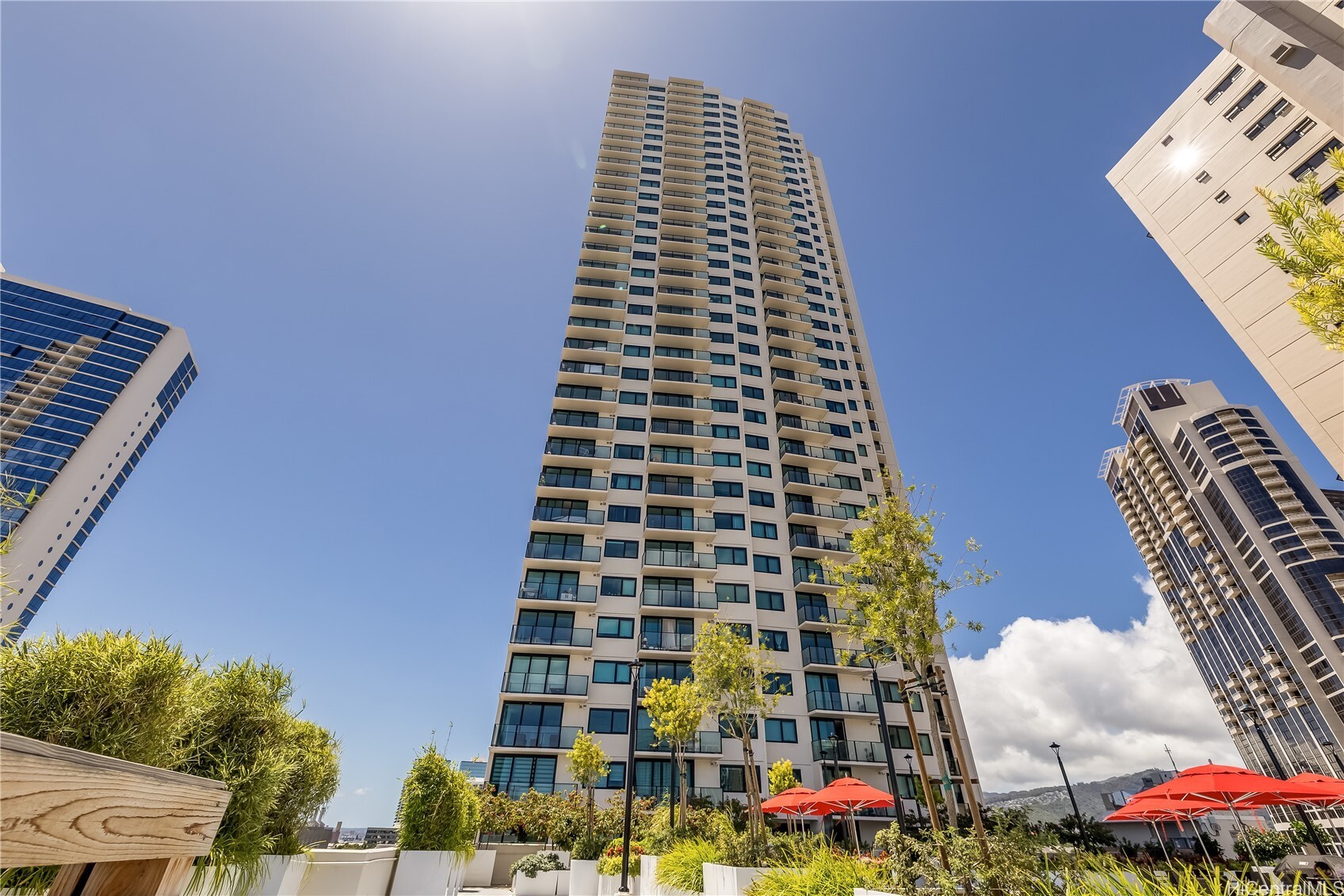 Property Photo:  615 Keawe Street 1905  HI 96813 