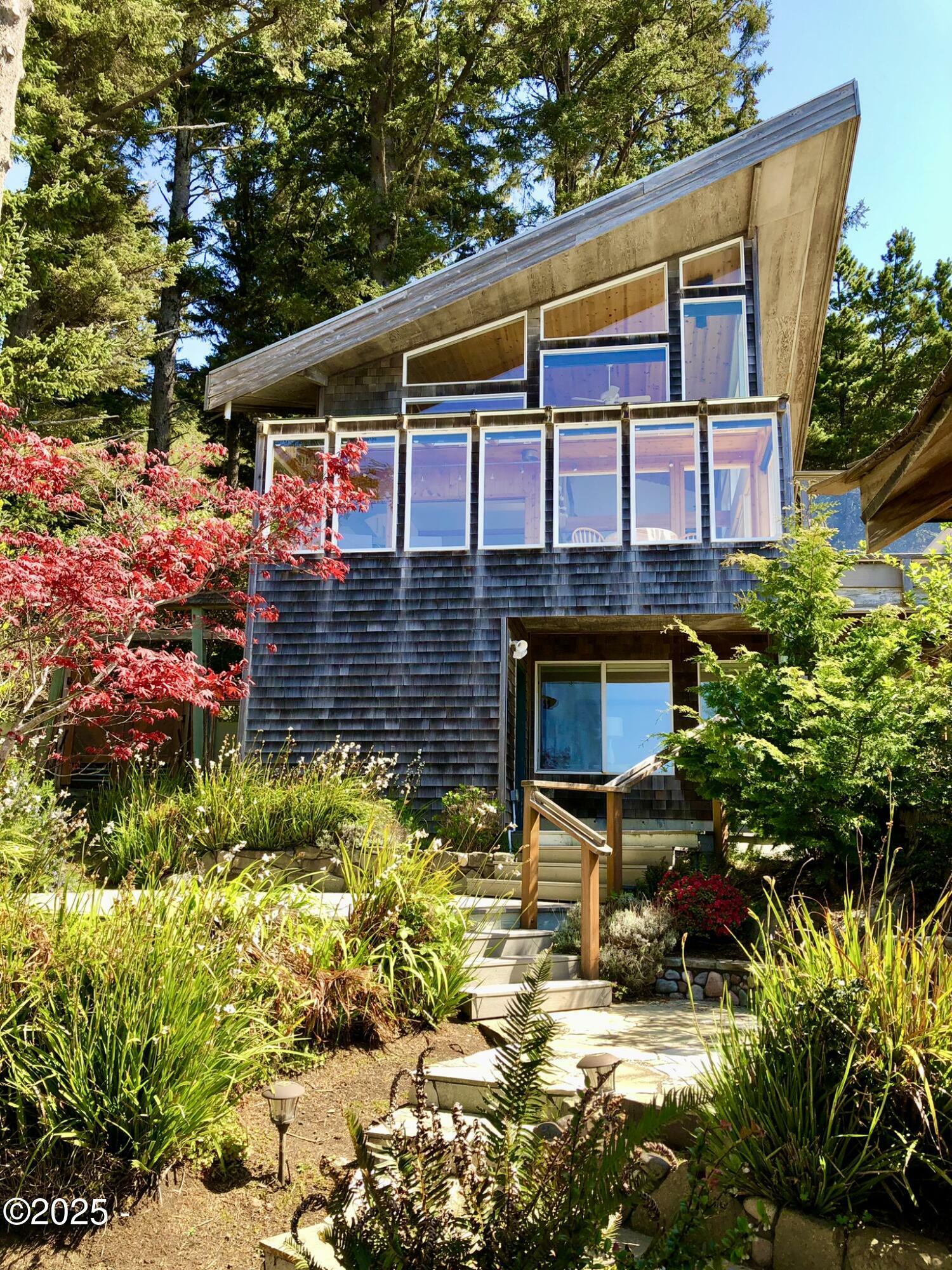 Property Photo: 455 King Street OR 97498