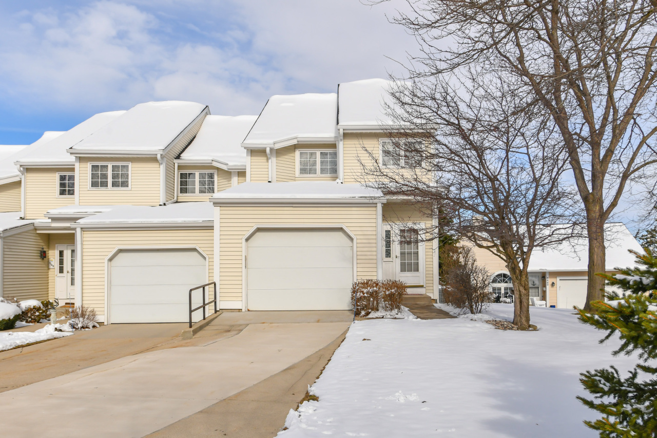 Property Photo: 7756 W Tuckaway Shores Dr 7756 WI 53132