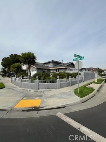 Property Photo:  879 E Turmont Street  CA 90746 