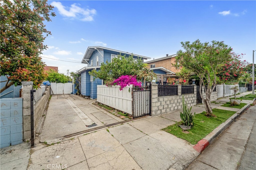 Property Photo:  6324 Denver Avenue  CA 90044 