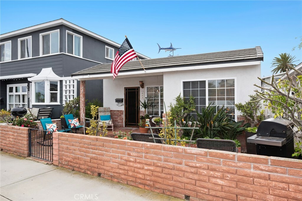 809 W Balboa Boulevard  Newport Beach CA 92661 photo