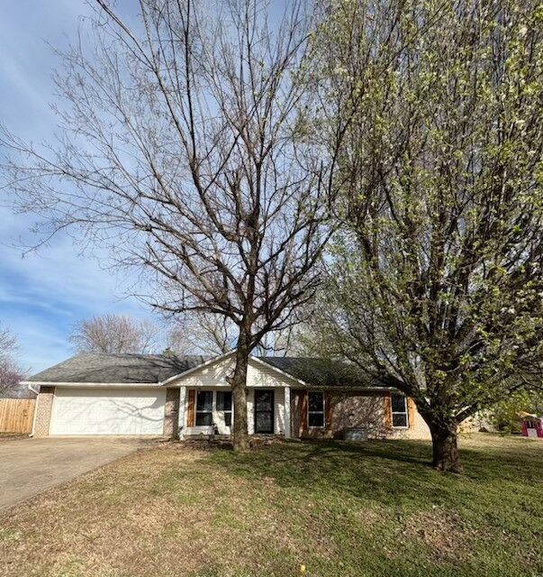 Property Photo:  222 N Samuel Place  AR 72730 