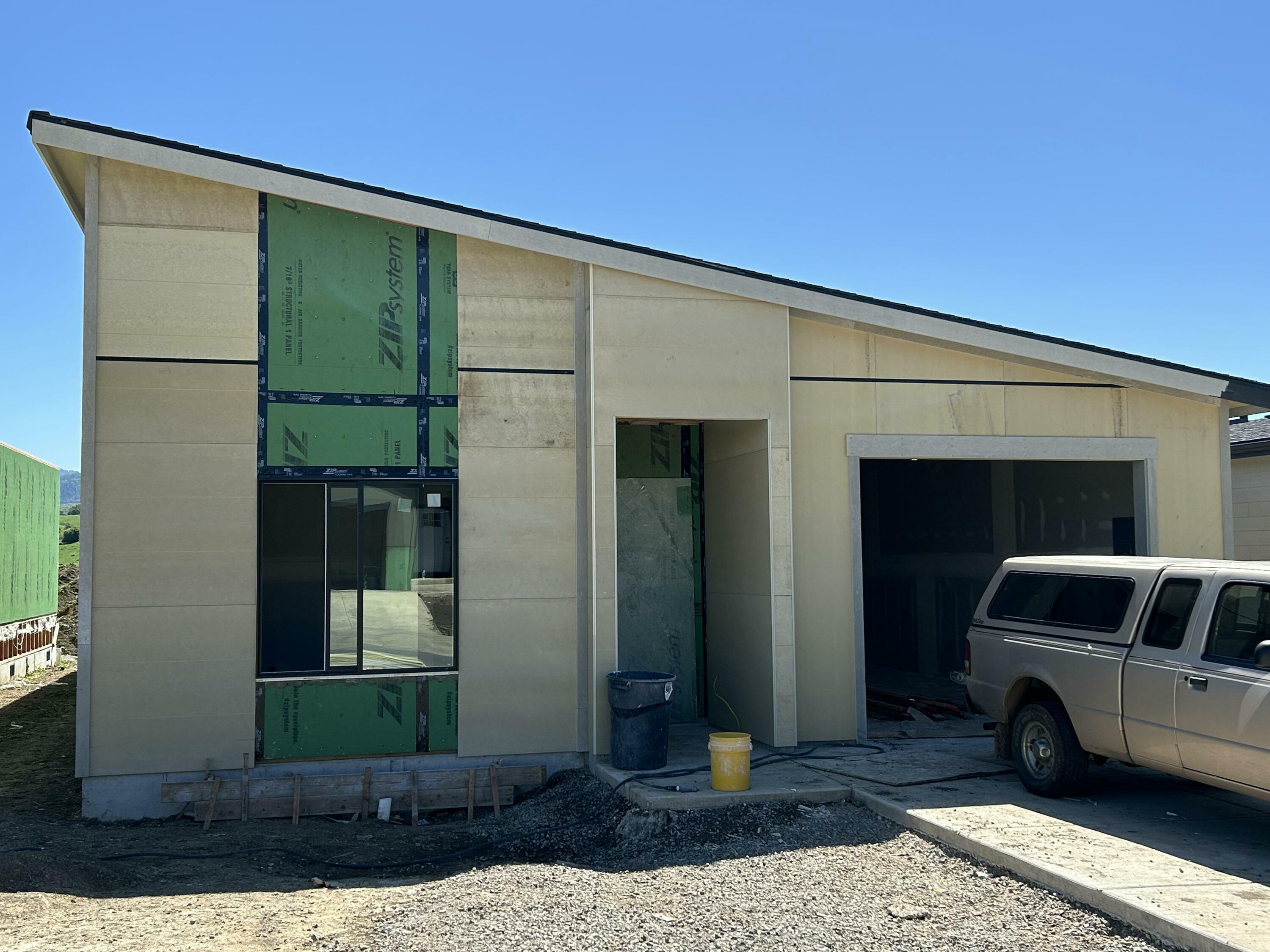 Property Photo: 651 Terrazzo Way OR 97501