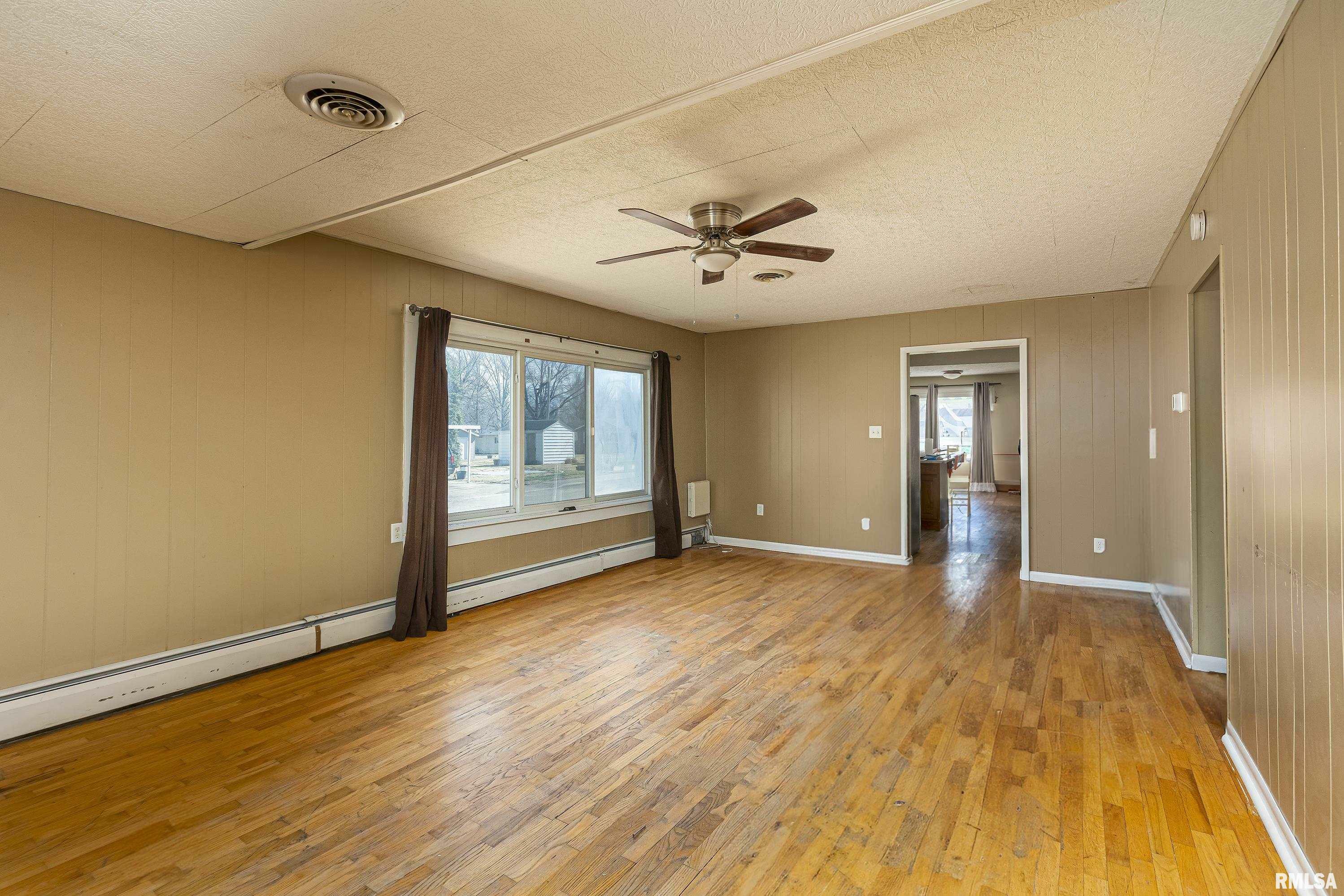 Property Photo: 1500 W Tyler Street IL 62948
