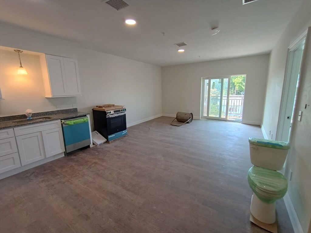 Property Photo:  10 Franklin Ave 402  MA 02151 