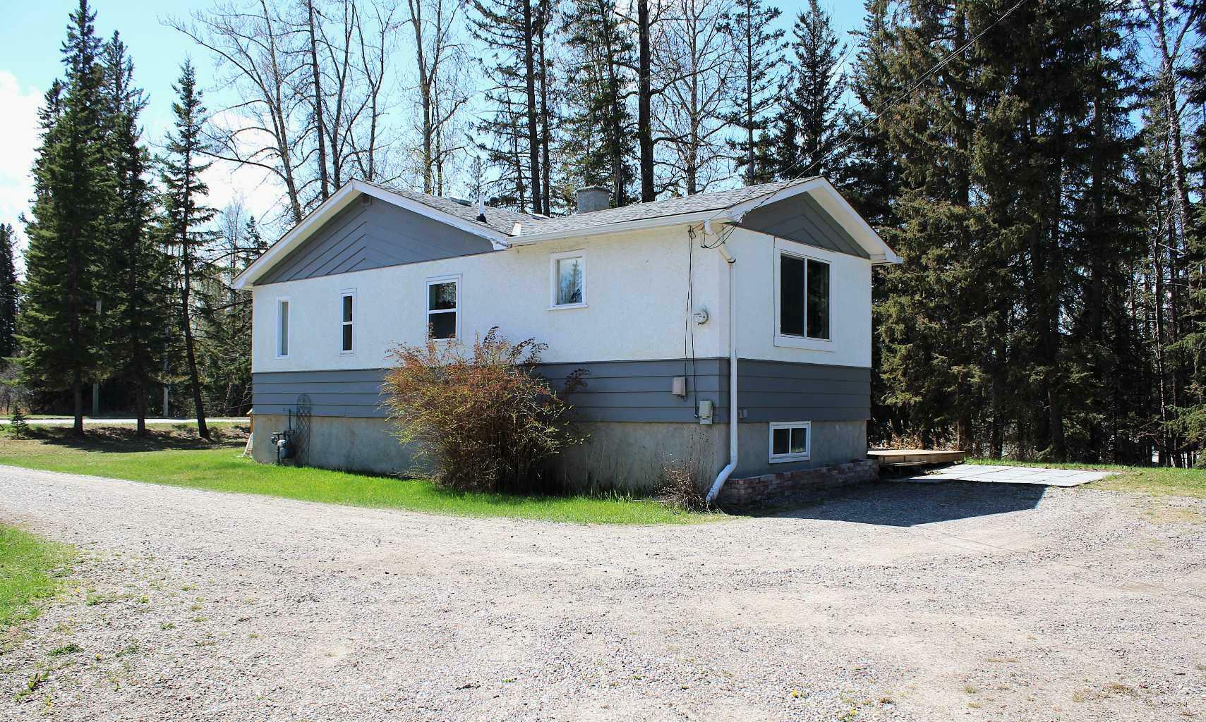 Property Photo: 920 Main Avenue E AB T0M 1X0