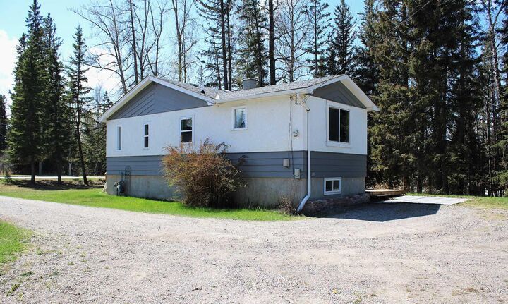 Property Photo: 920 Main Avenue E AB T0M 1X0