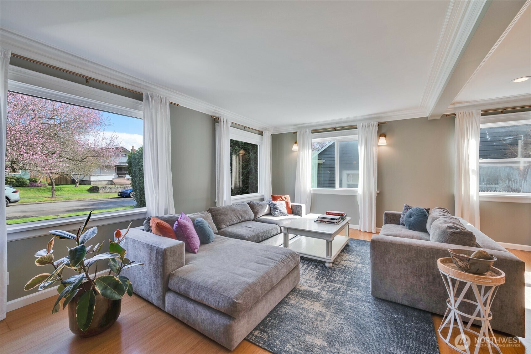 Property Photo: 1118 Hoyt Avenue WA 98201