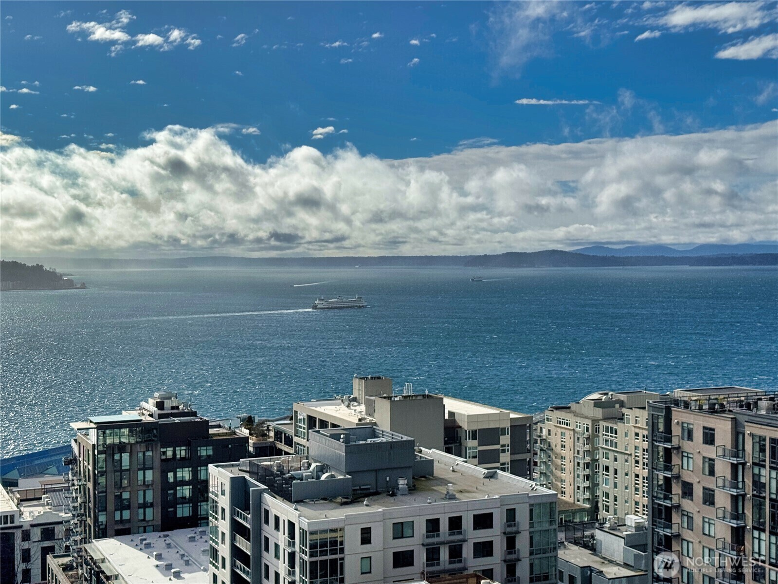 Property Photo: 2621 2nd Avenue 1005 WA 98121