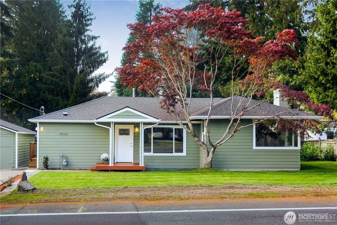 Property Photo:  18545  Fremont Avenue N  WA 98133 