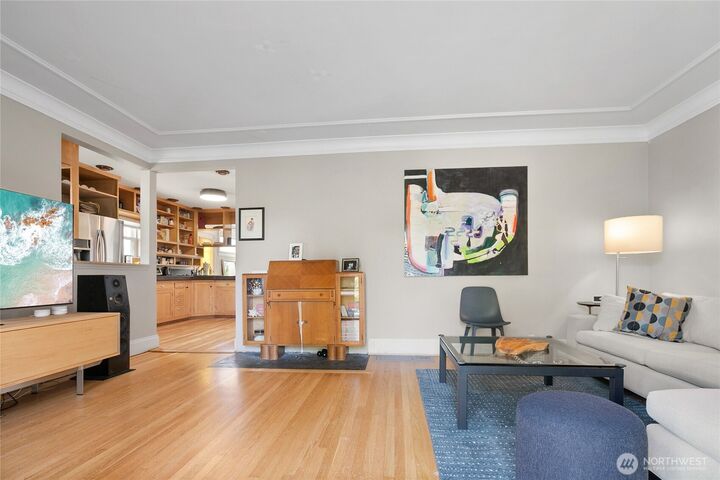 Property Photo:  328 NE 51st Street  WA 98105 