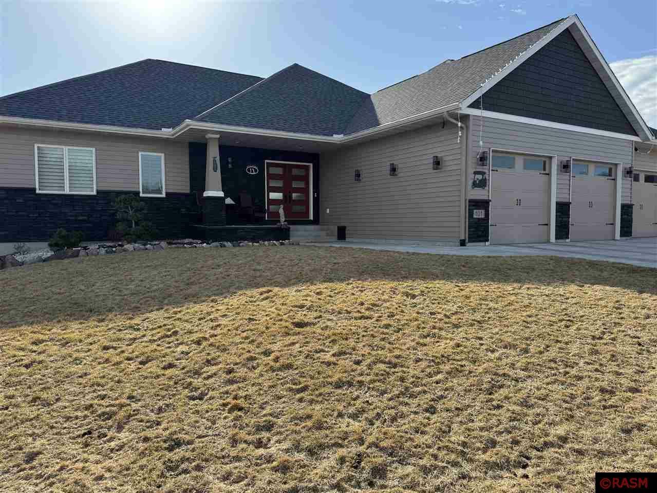 Property Photo: 101 Sienna Court MN 56001