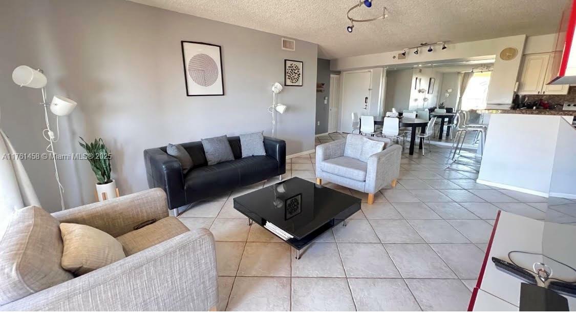 Property Photo: 19555 E Country Club Dr 8507 FL 33180