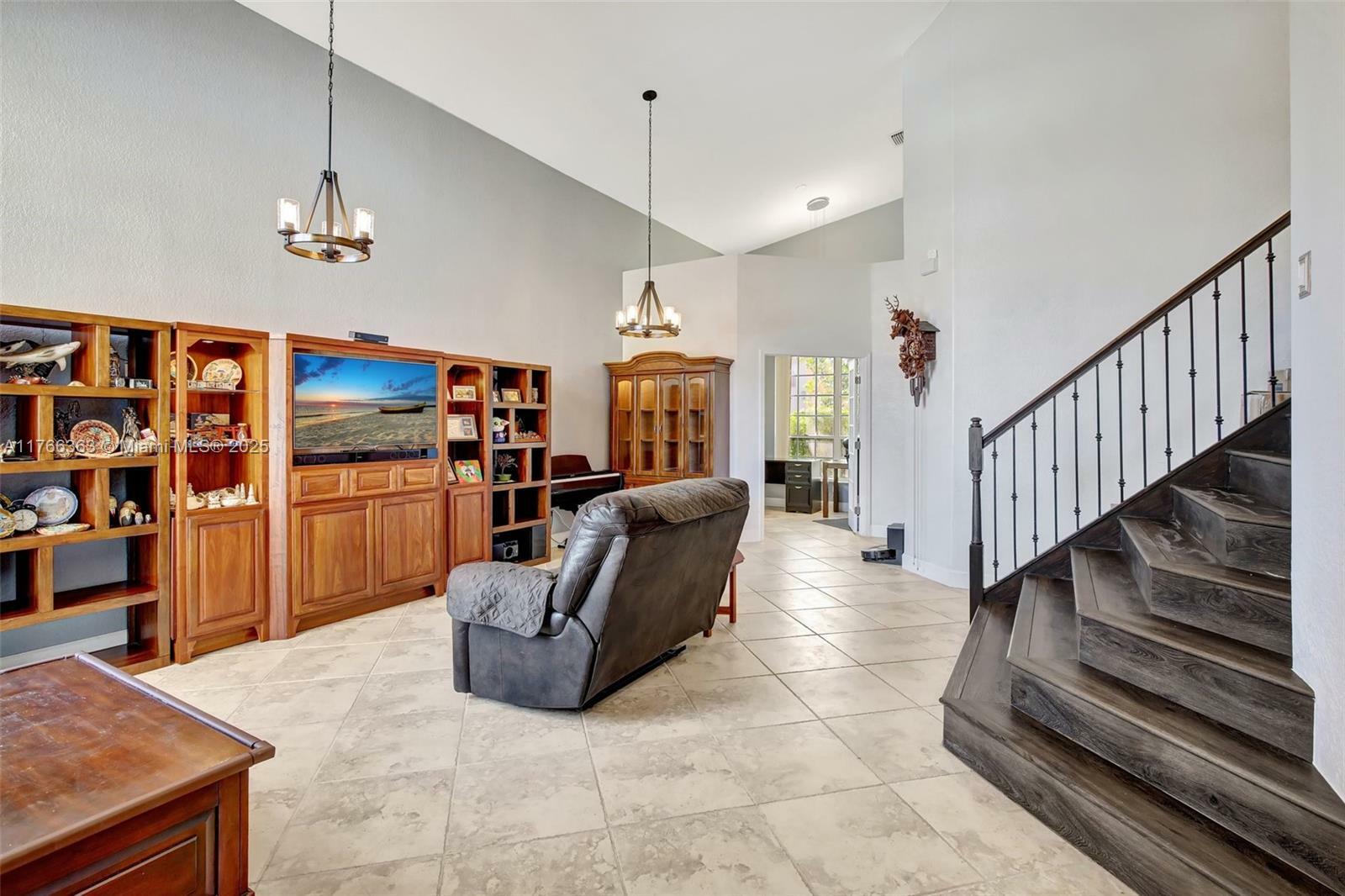 Property Photo: 15852 SW 14th St FL 33027