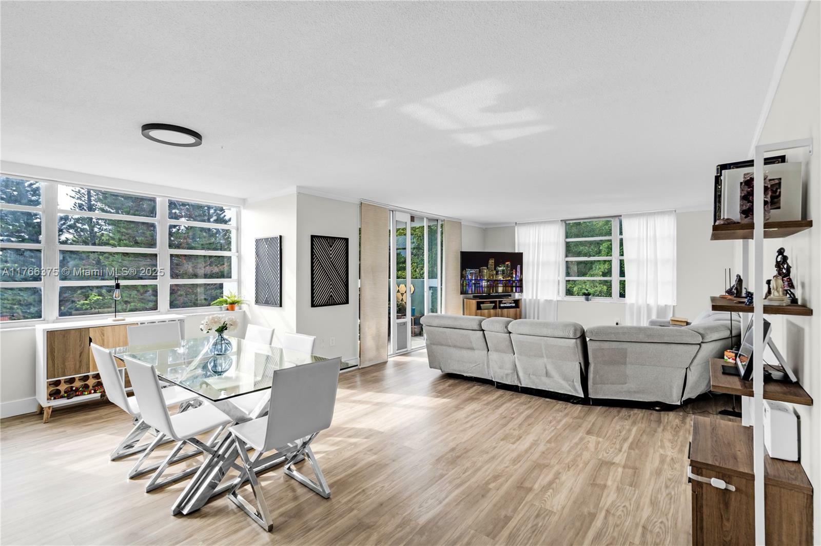 Property Photo: 2780 NE 183rd St 401 FL 33160