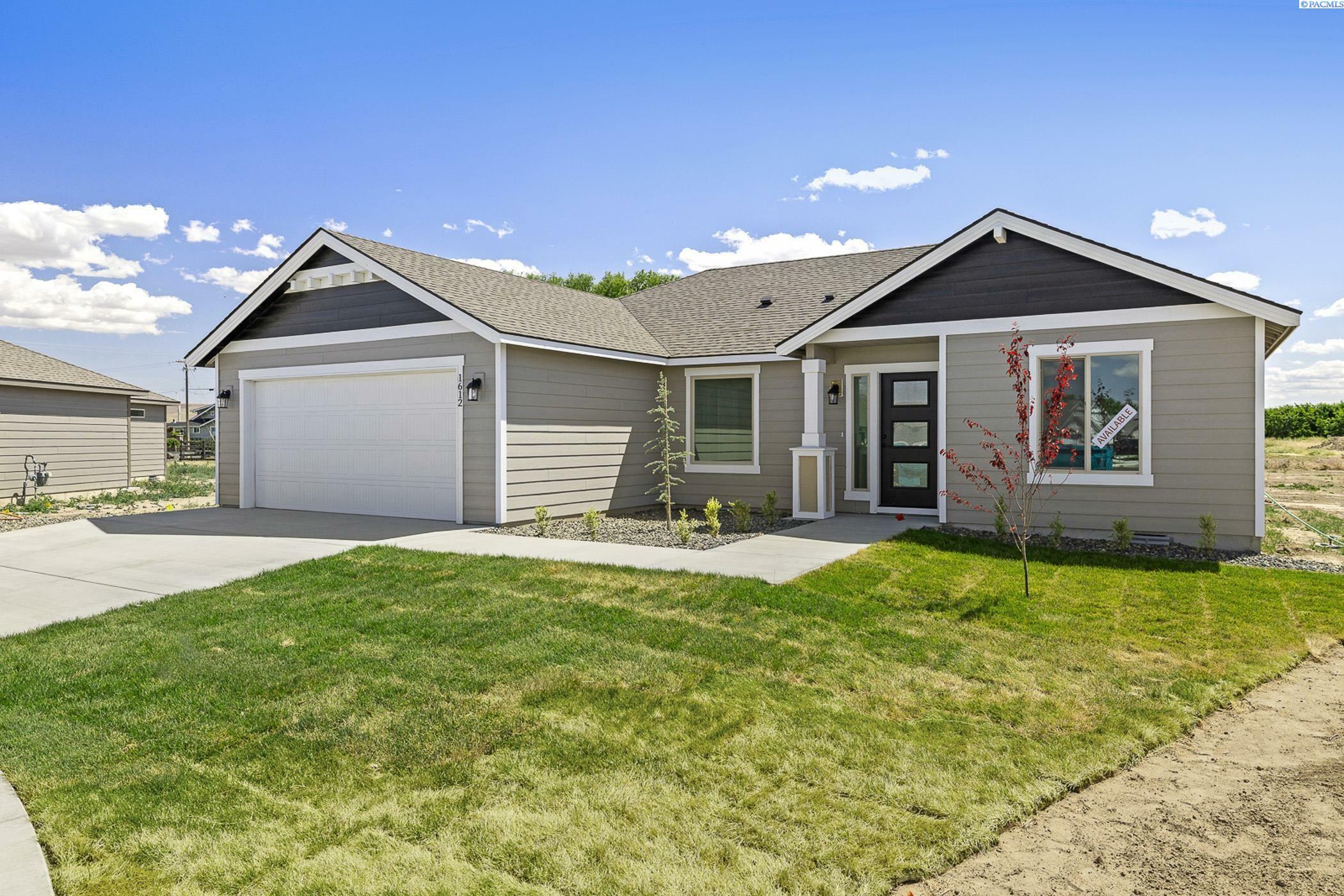Property Photo: 1612 Diamond Ave WA 98930