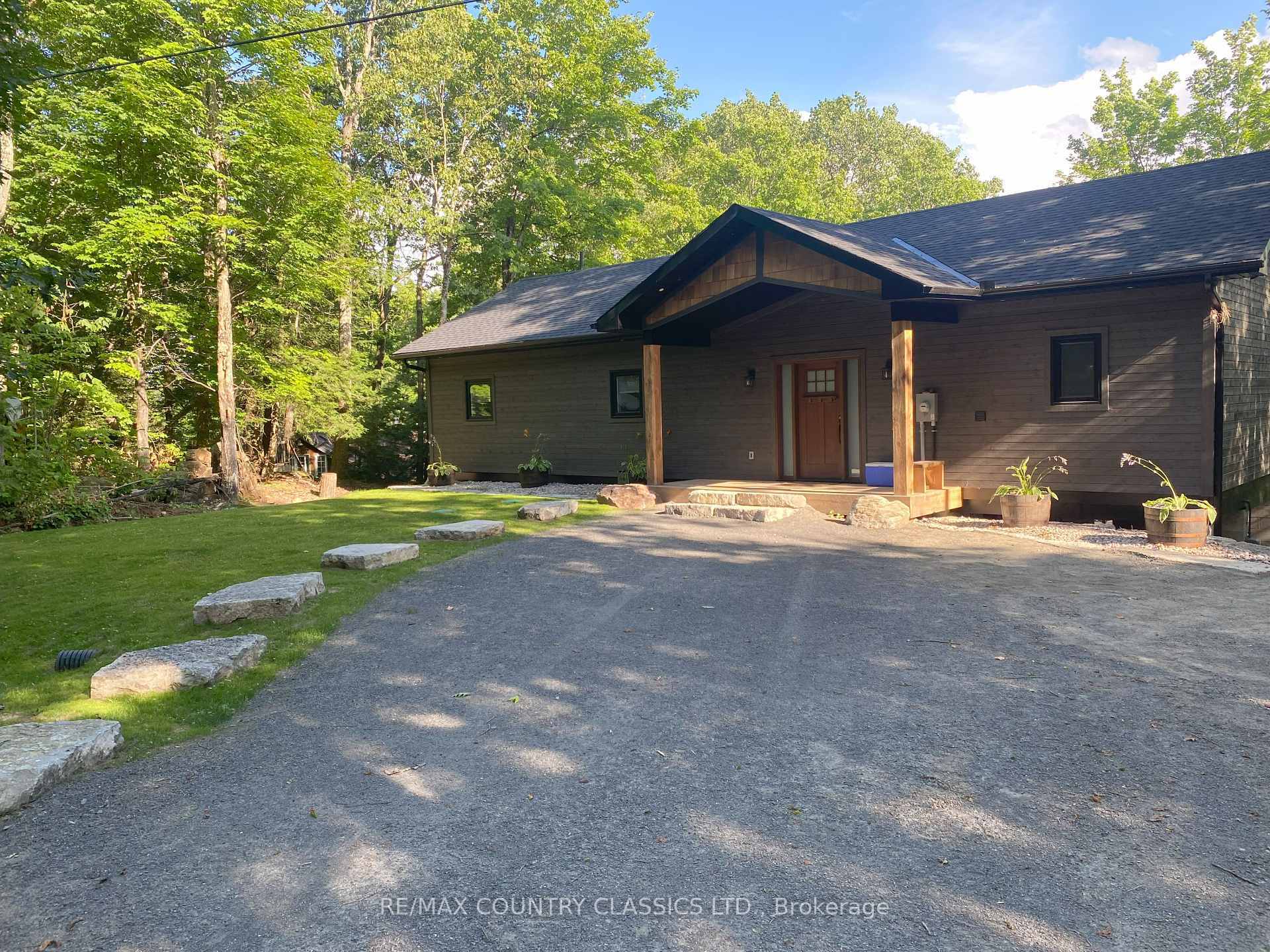 Property Photo: 1047 Hinterland Trail ON K0L 1C0