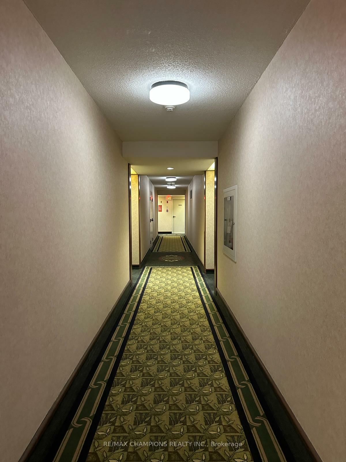 Photo de la propriété: 26 Hanover Road 1406 ON L6S 4T2