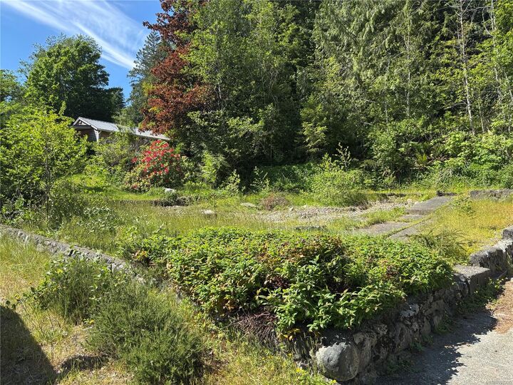 Property Photo:  854 Maquinna Dr S  BC V0P 1X0 