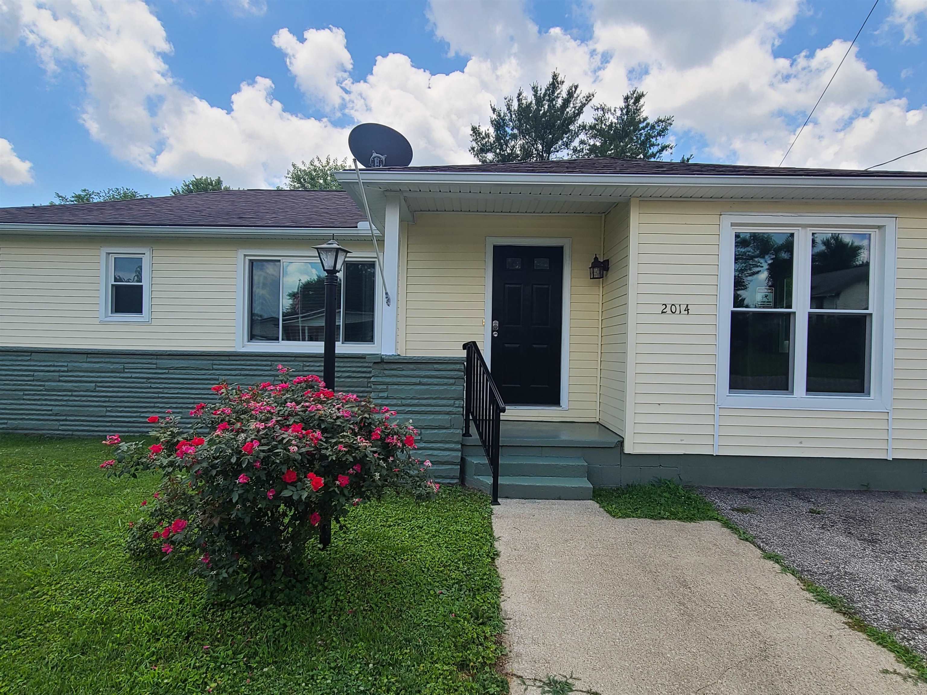 Property Photo:  2014 E Main Street  KY 41144 