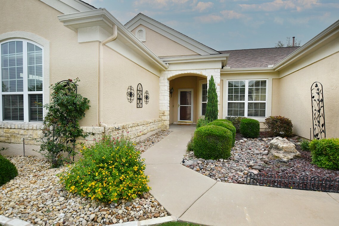 Property Photo: 107 Llano Cove TX 78633