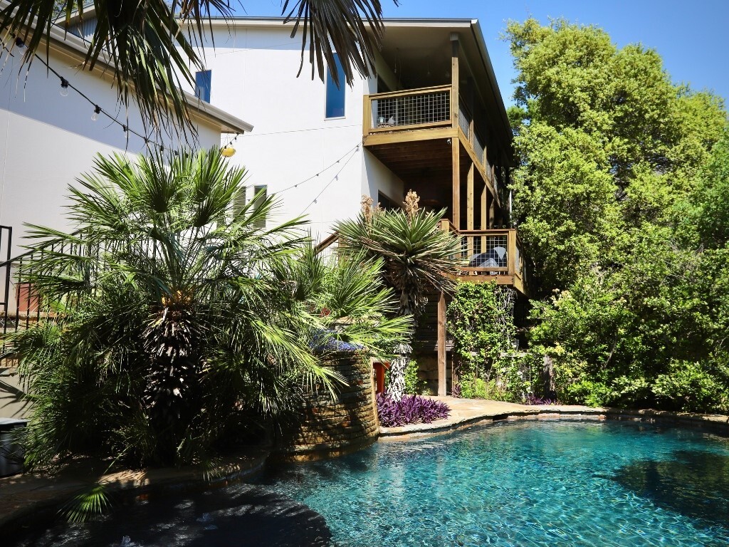 Property Photo: 14253 Hunters Pass TX 78734