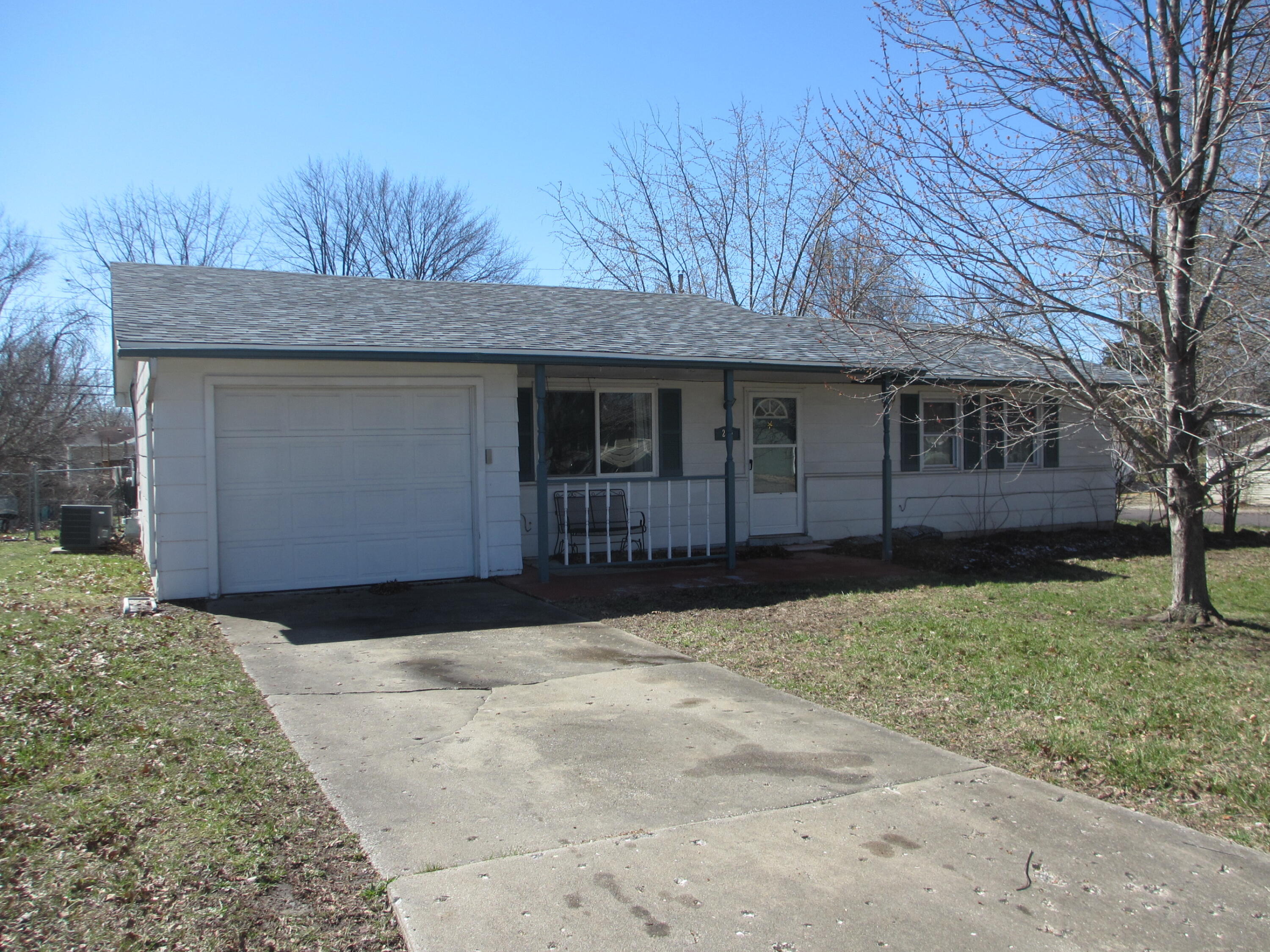 Property Photo: 210 W El Cortez Dr MO 65203