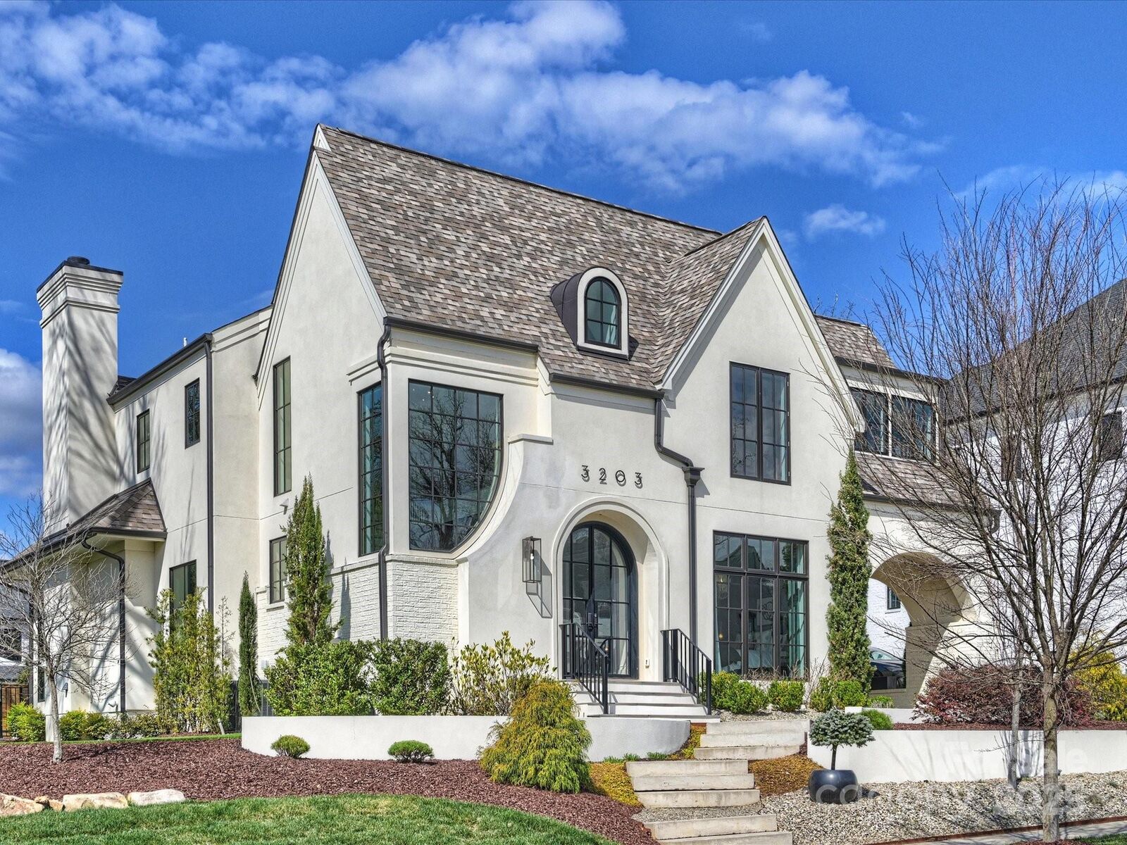 Property Photo: 3203 Maymont Place NC 28205