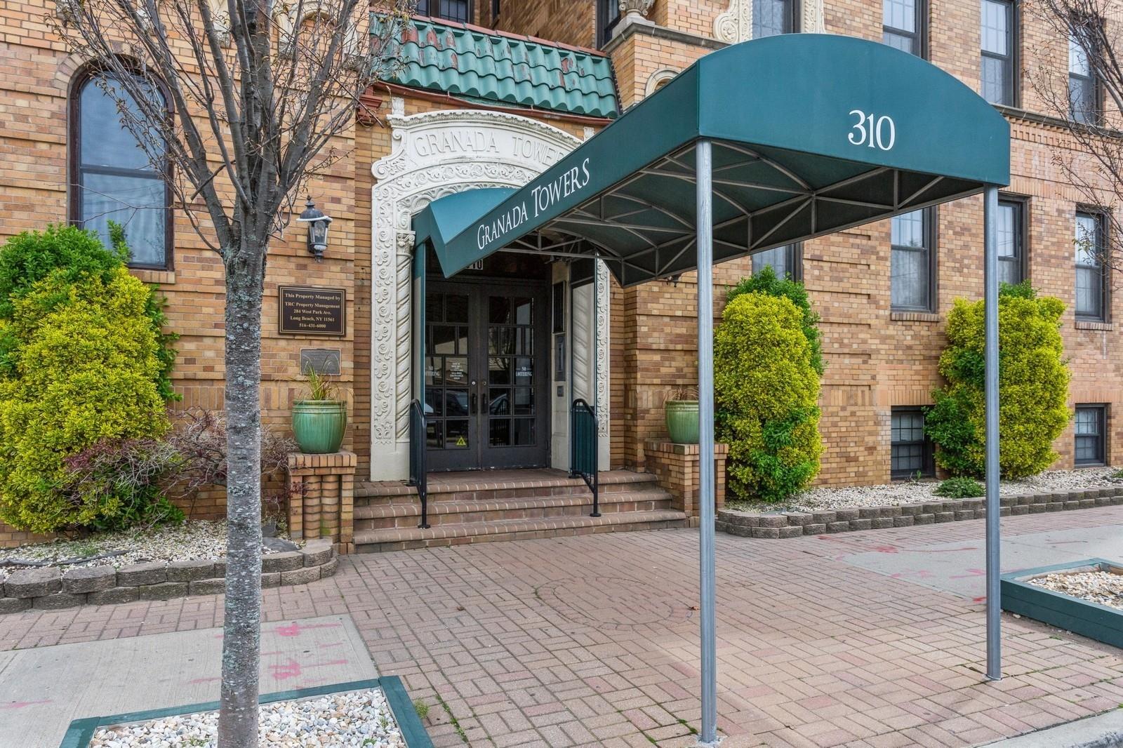 Property Photo: 310 Riverside 4I NY 11561