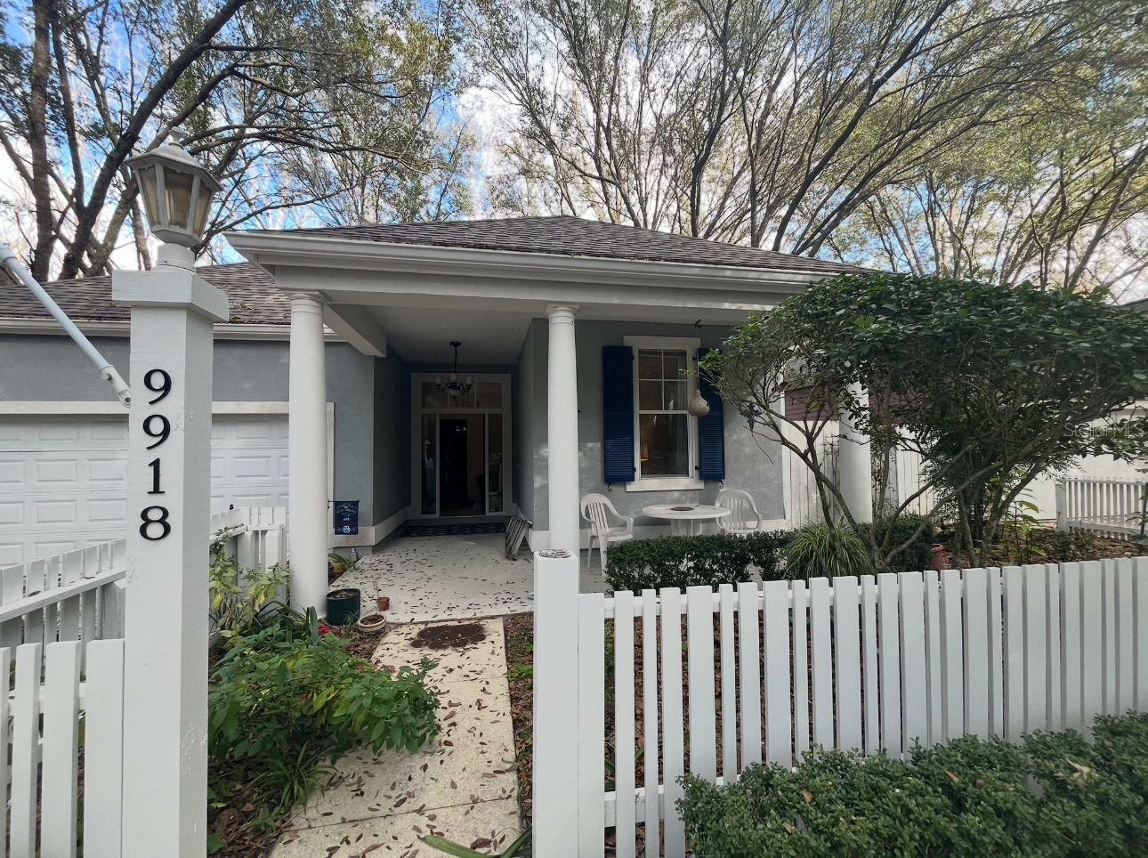 Property Photo: 9918 SW 52nd Road FL 32608