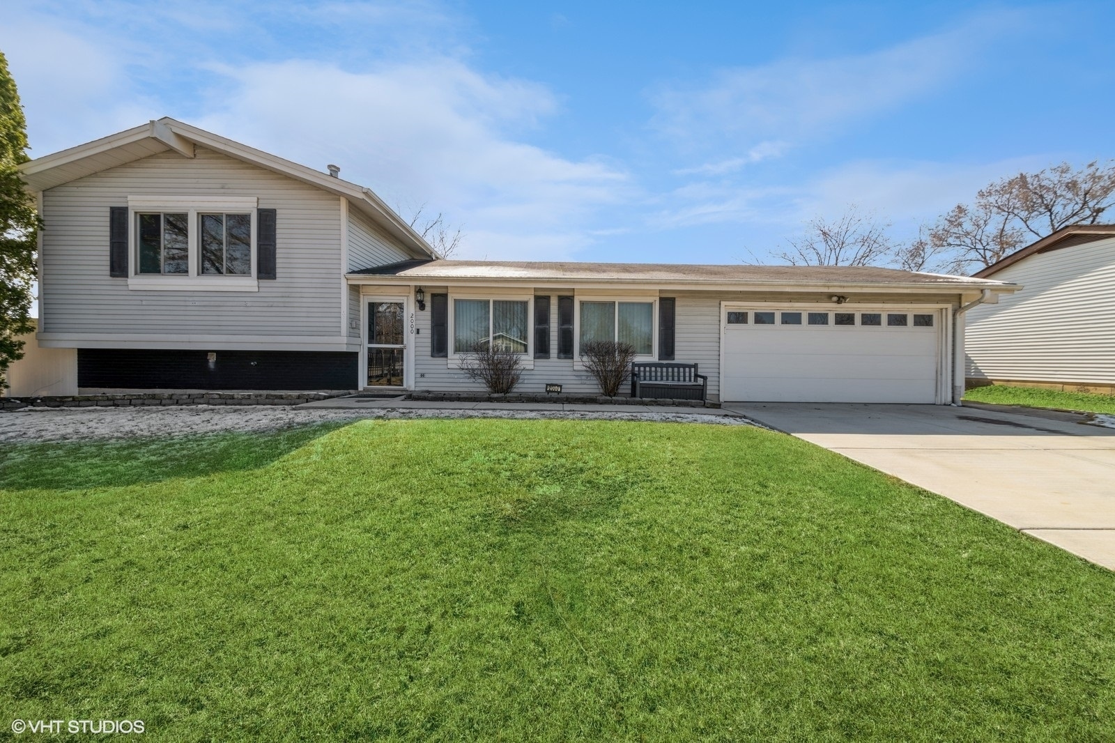 Property Photo: 2000 Barrymore Court IL 60133