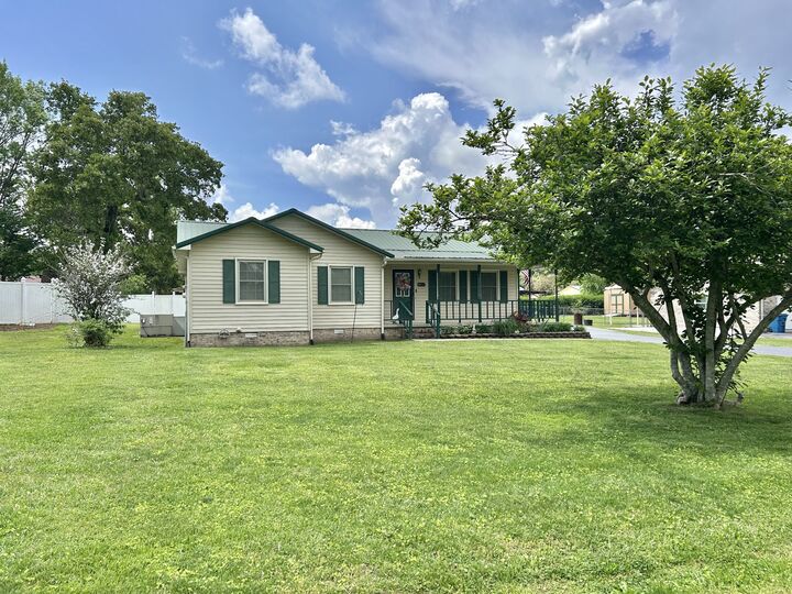 Property Photo: 1306 McMahan St TN 37355