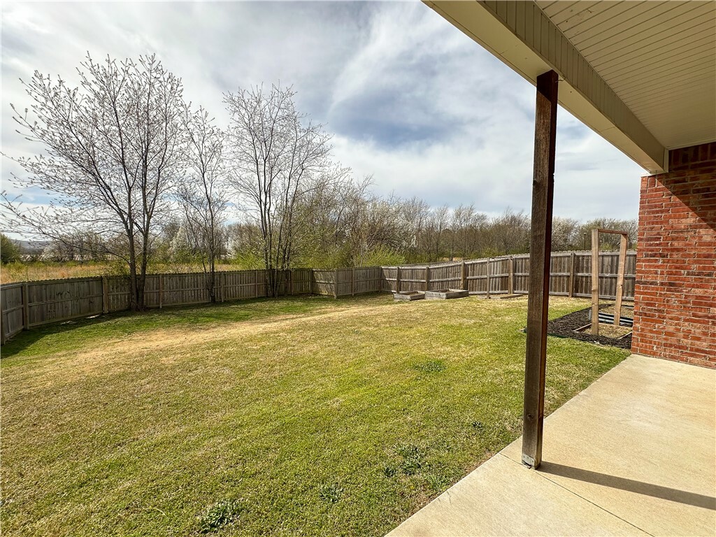 Property Photo: 6253 W Limerick Way AR 72704
