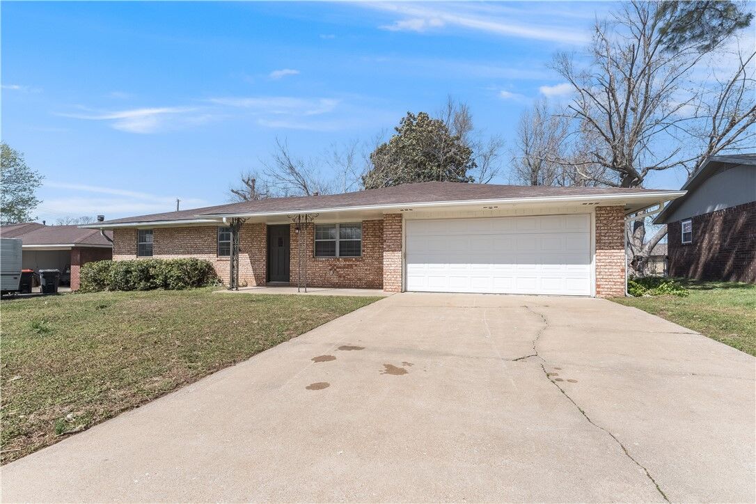 Property Photo:  3908 Clark Avenue  AR 72762 