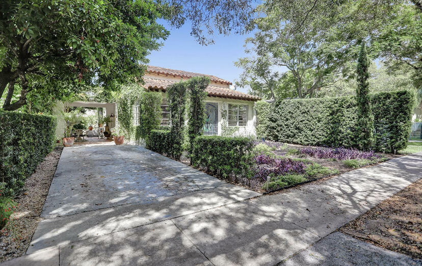 Property Photo: 1107 Alhambra Circle FL 33134