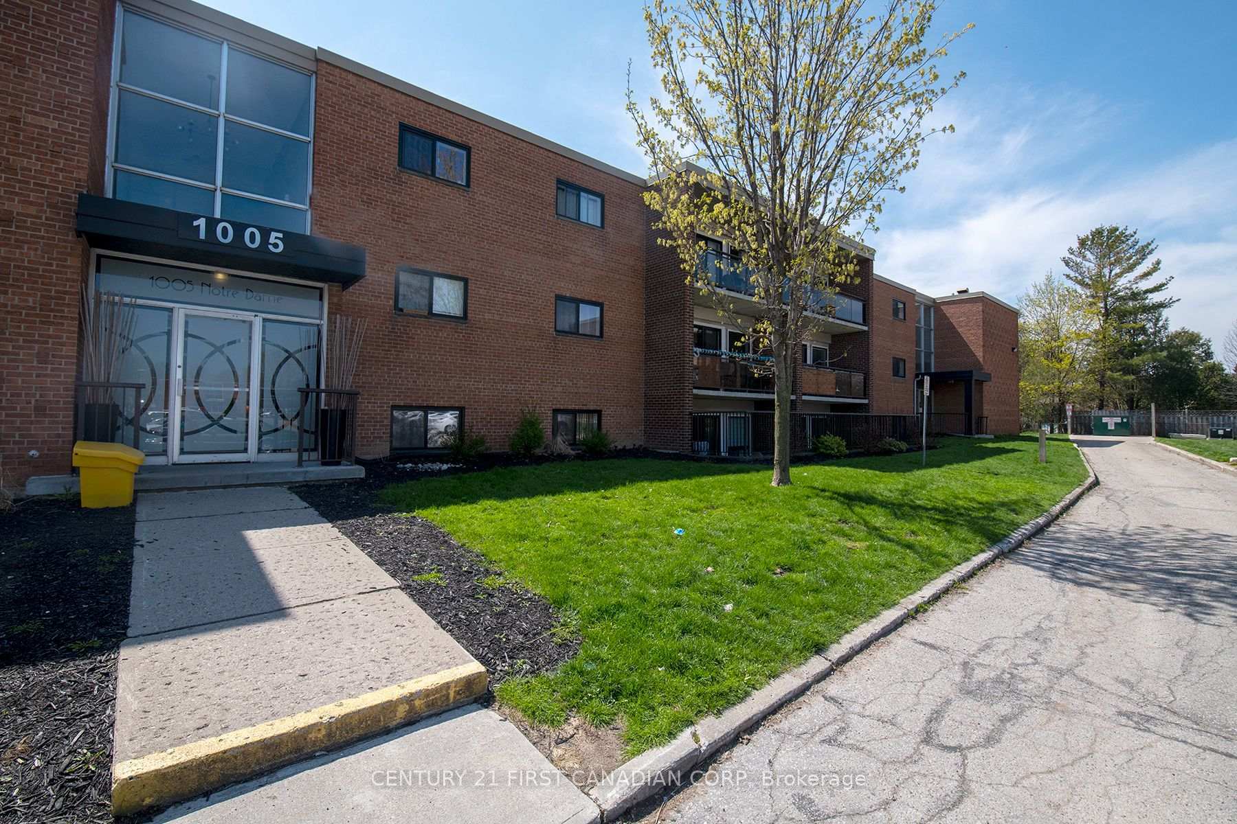 Property Photo: 1005 Notre Dame Drive ON N6J 3C3